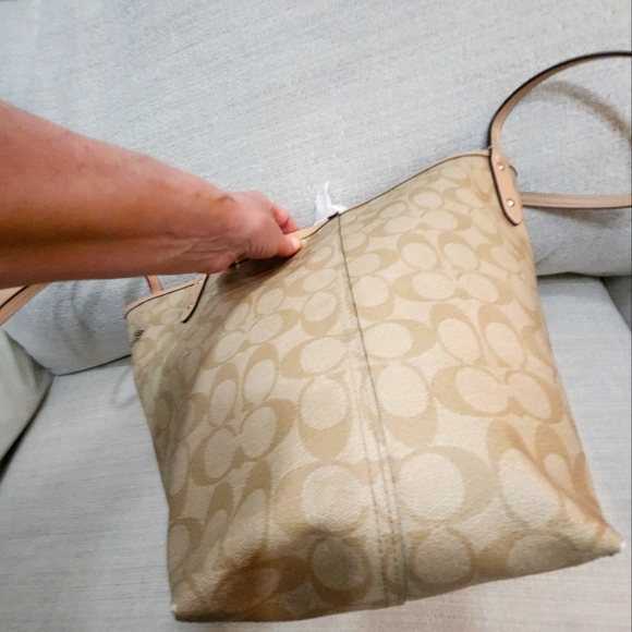 Coach Daisy Floral Print City Signature and Floral Tote Bag Purse - Picture 10 of 15